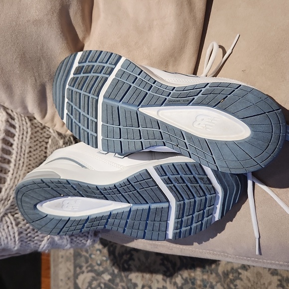 New balance like new sneakers 608 size 8.5 womens - Picture 6 of 8
